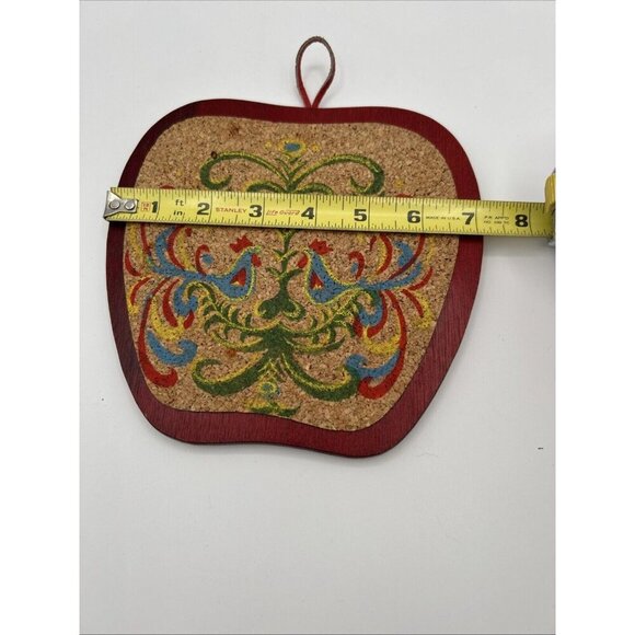 Vtg Red Apple Cork PA Dutch Folk Art Hand Painted Trivet Hot Pad Cottagecore - Picture 5 of 6